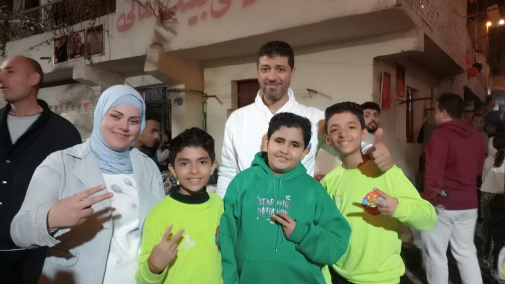 «قلوب قبل الموائد».. أهالي عزبة حمادة يصنعون ملحمة محبة في تنظيم الإفطار الجماعي بالمطرية 3 85940c63 78d3 4cef aff5 6eae1e8dff3d