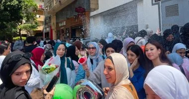 فرحة الختام تسيطر على طلاب الثانوية العامة بقنا. 1 LP