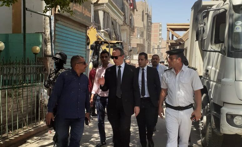 بالصور..مدير أمن سوهاج يقود حملة مكبرة بشوارع طهطا لتحقيق الانضباط. 1 مدير